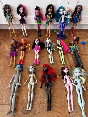 Monster High doll lot, 17 dolls, Cleo de Nile Original Ghouls, Rebecca, Clawd ..